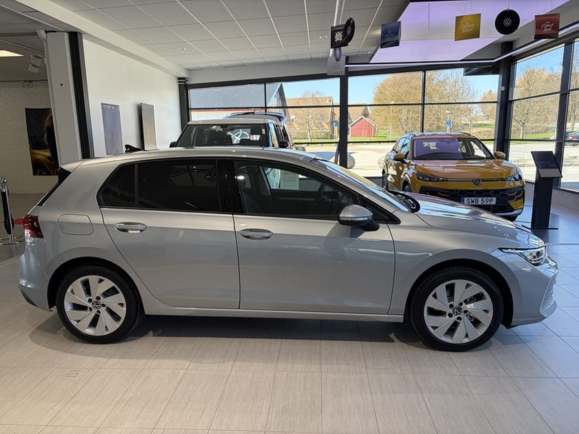 Bild 4 av Volkswagen Golf Life Edition 1.5 eTSI 150 DSG7