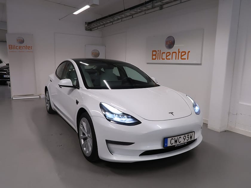 Bild 3 av Tesla Model 3 Long Range AWD V-Däck ingår Vit interiör Navi-Kamera-Pa