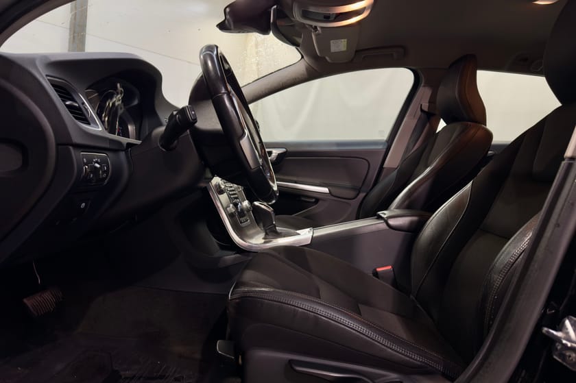 Bild 2 av Volvo V60 D3 MOMENTUM VÄRMARE AUTOMAT BLUETOOTH MOMSBIL