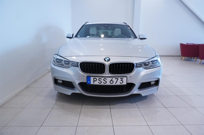 Bild 3 av BMW 330i xDrive Touring M-Sport, Individual Läder, Pano, Dragkrok, Navi