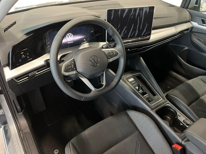 Bild 4 av Volkswagen Golf LIFE 1,5 eTSI 150 HK Leverans augusti