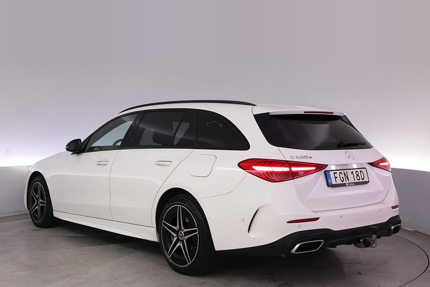 Bild 4 av Mercedes-Benz C 300 T e AMG Pano Drag Elstol HUD 360 BSM