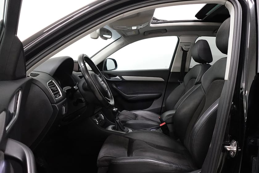 Bild 4 av Audi Q3 2.0 TDI quattro Comfort Panorama Farthållare NYKAMREMM