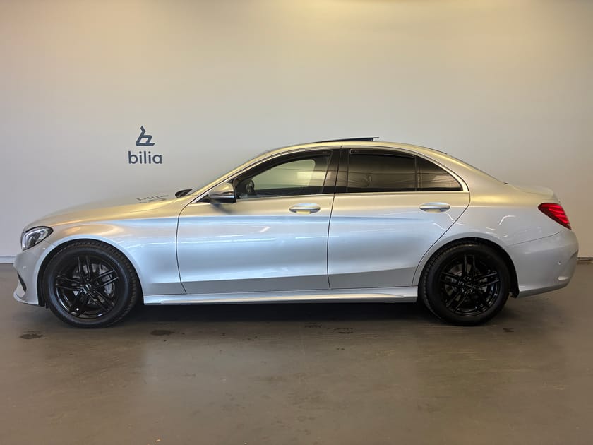 Bild 3 av Mercedes-Benz C 220 d Panorama / Burmester Premium / P-sensorer / Dragkrok / AMG-paket