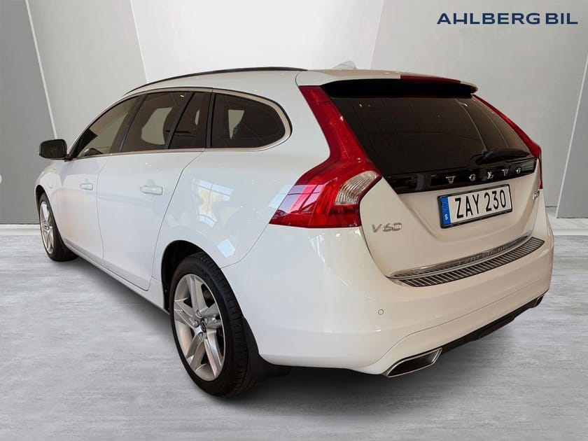 Bild 3 av Volvo V60 D5 AWD Twin Engine Classic Momentum, Delbar Dragkrok, Parkeringssensor Bak, Farthållare