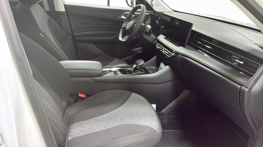 Bild 3 av MG HS PHEV COMFORT 1.5T AT (BLACK)