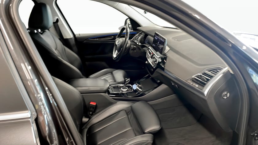 Bild 3 av BMW X3 xDrive30e Värmare Drag Adaptiv farth Sportstolar Backkamera