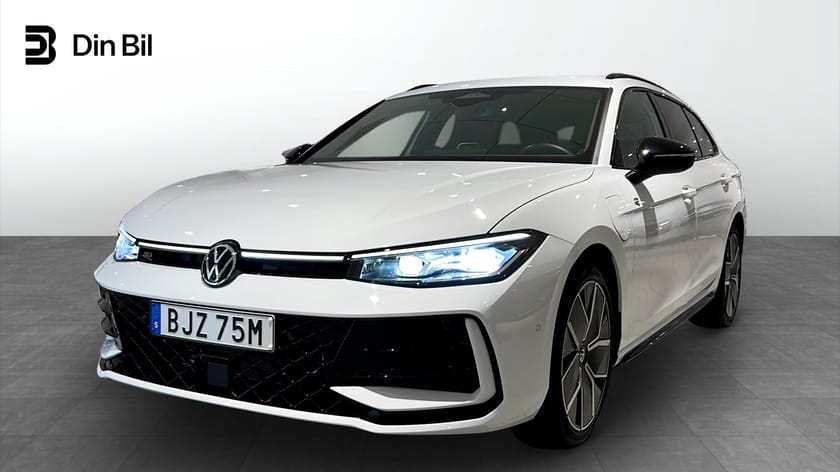 Bild 1 av Volkswagen Passat Variant eHybrid DSG R-line Blackstyle Drag/Panorama/Dcc