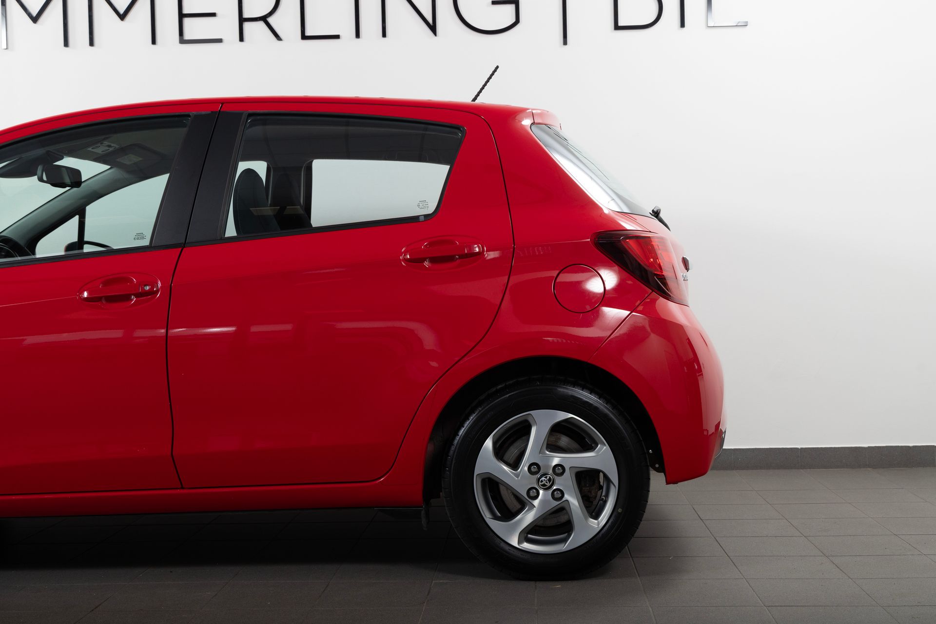 Toyota Yaris Hybrid 2016, bild 5/10