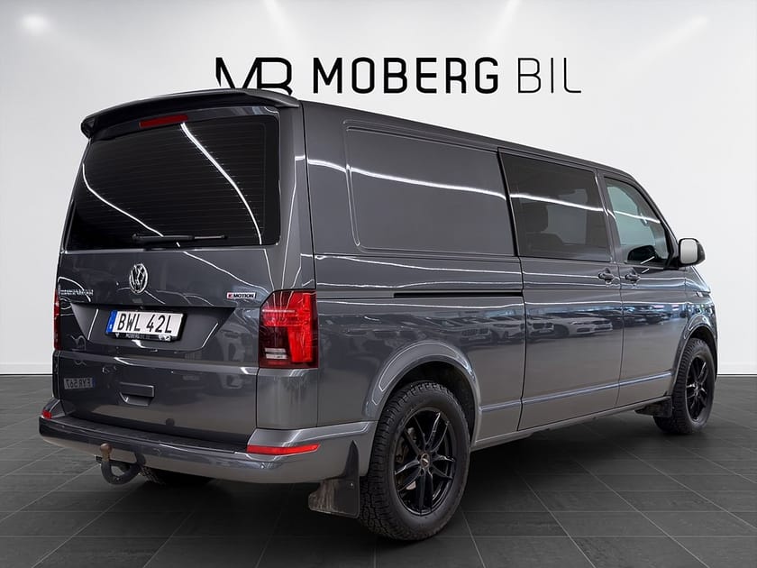 Bild 4 av Volkswagen Transporter Kombi 2.0 TDI 4M 204hk L2 Drag Cockpit