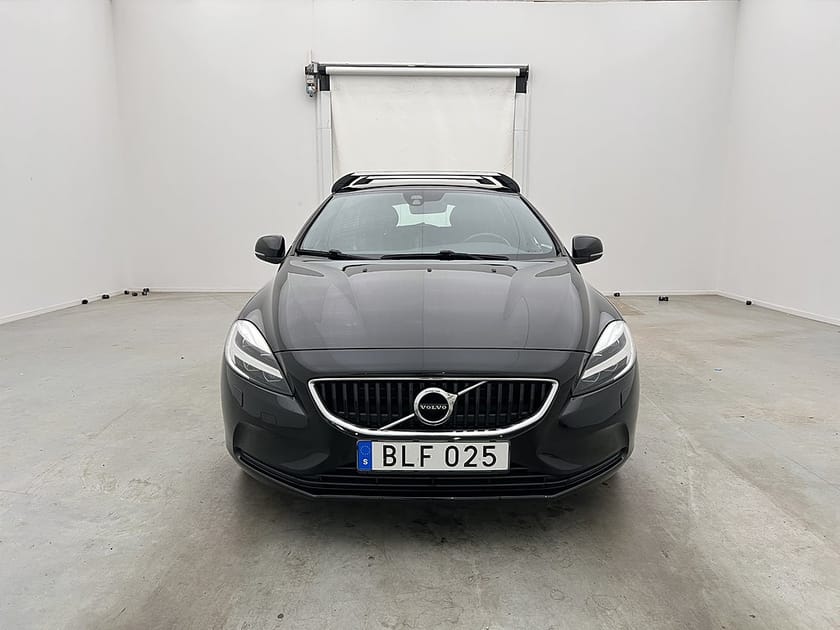 Bild 2 av Volvo V40 D2 120hk Momentum Kamera Navi Värmare Sensorer VOC