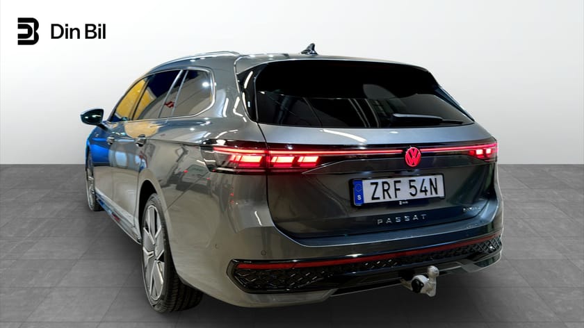 Bild 3 av Volkswagen Passat Variant eHybrid DSG SWE R-Line Panorama Drag Värmare