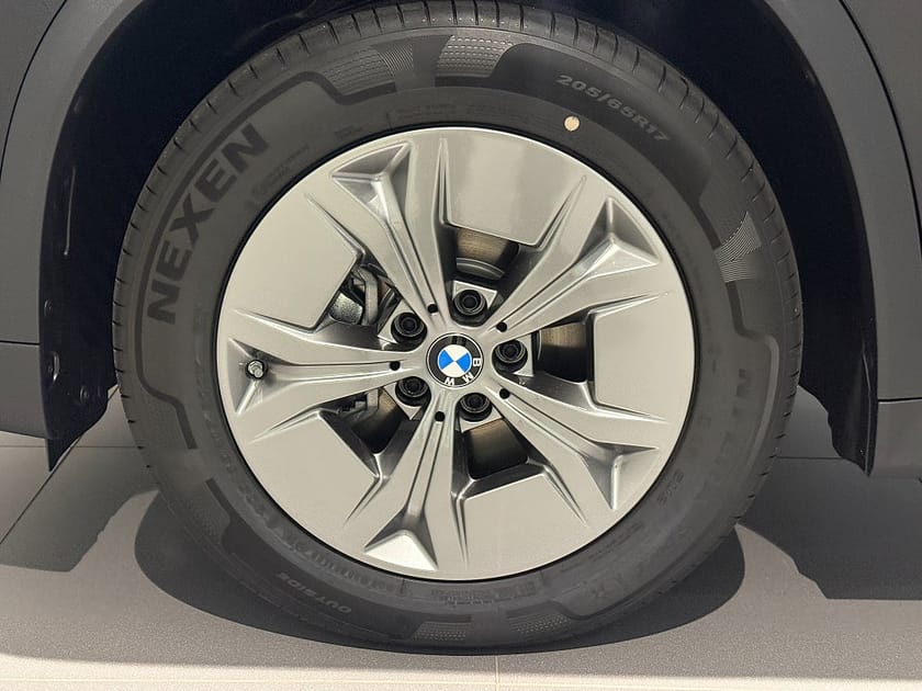 Bild 5 av BMW iX1 eDrive20 Active Edition Drag Rattvärme Park Assist