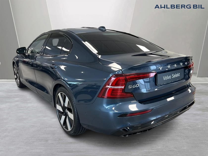 Bild 5 av Volvo S60 Recharge T6 II Plus Dark Dragkrok Halvautomatisk, Parkeringskamera 360, Harman Kardon, Apple Carplay, Google Maps