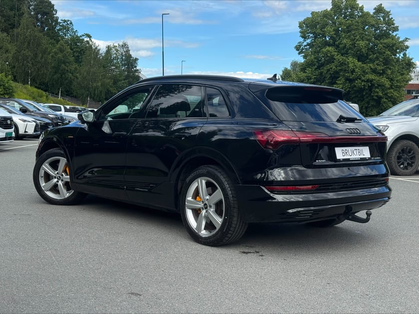 Bilde 2 av Audi e-tron 55 quattro Advanced Business Luftfjæring | Sort Optikk
