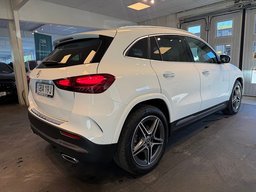 Bild 4 av Mercedes-Benz GLA 200 7G-DCT AMG Line Advanced Plus Drag Gps Pano Ambient