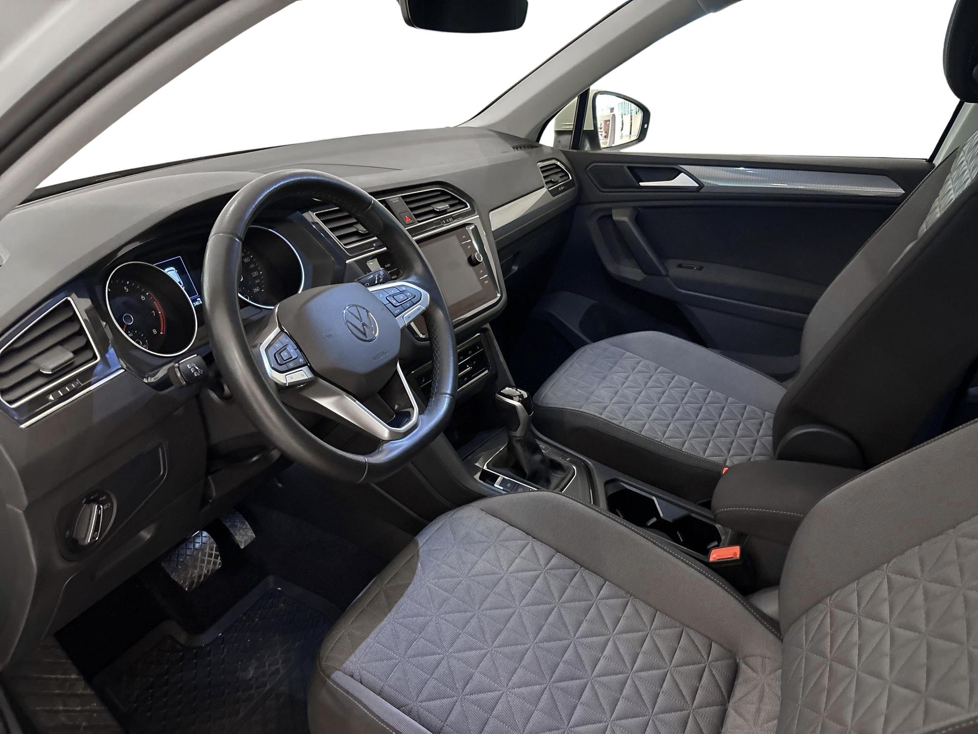 Volkswagen Tiguan 2022, kuva 6/10