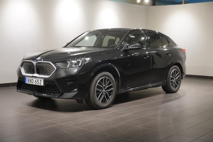 Bild 1 av BMW iX2 xDrive30 M Sport Navi Kamera Fartpilot Drag 19”