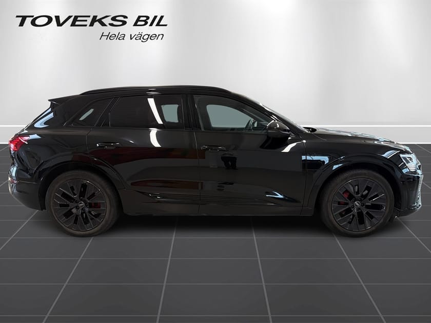 Bild 2 av Audi Q8 55 e-tron quattro 408hk Selection Drag