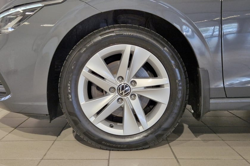 Bild 3 av Volkswagen Golf LIFE / 1.0 TSI / 110 HK / *Drag / Backkamera