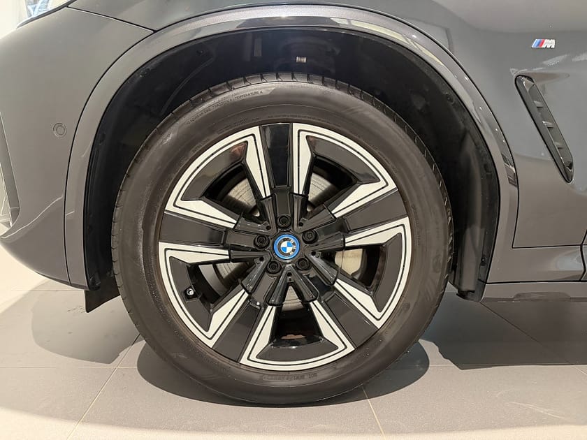 Bild 5 av BMW iX3 Charged M Sport Drag Adpt Farth Panorama Elstolar 19"