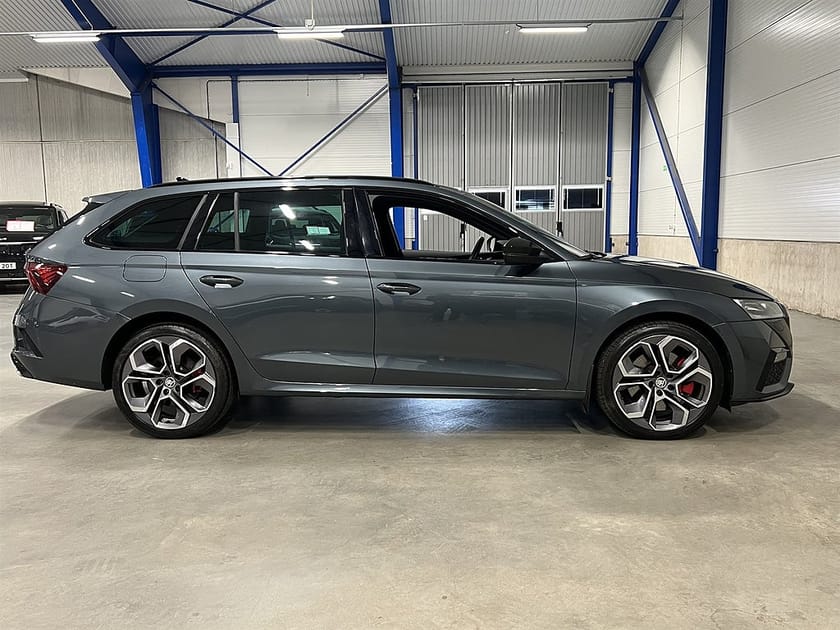 Bild 3 av Škoda Octavia Kombi RS iV Skoda DSG 245 HK / Canton / Matrix / Backkamera /