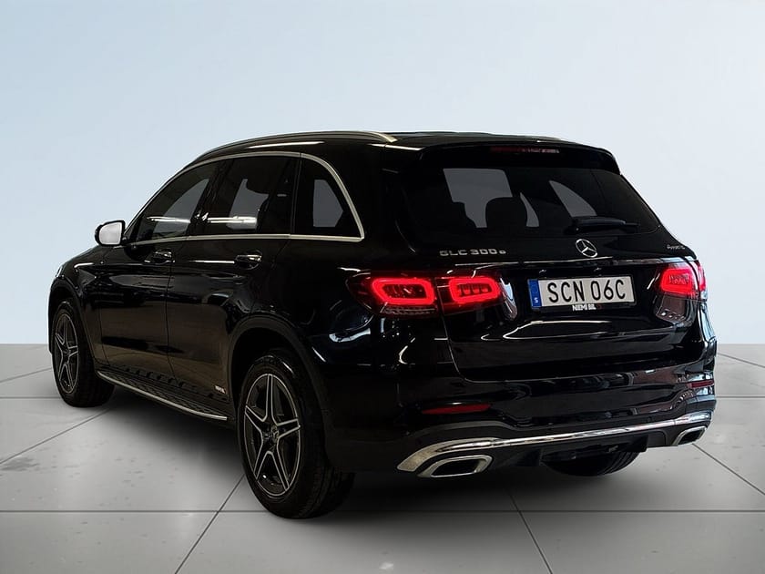 Bild 5 av Mercedes-Benz GLC 300 e 4MATIC 4M AMG Line Drag Kamera Elstolar Navi Värmare S&V
