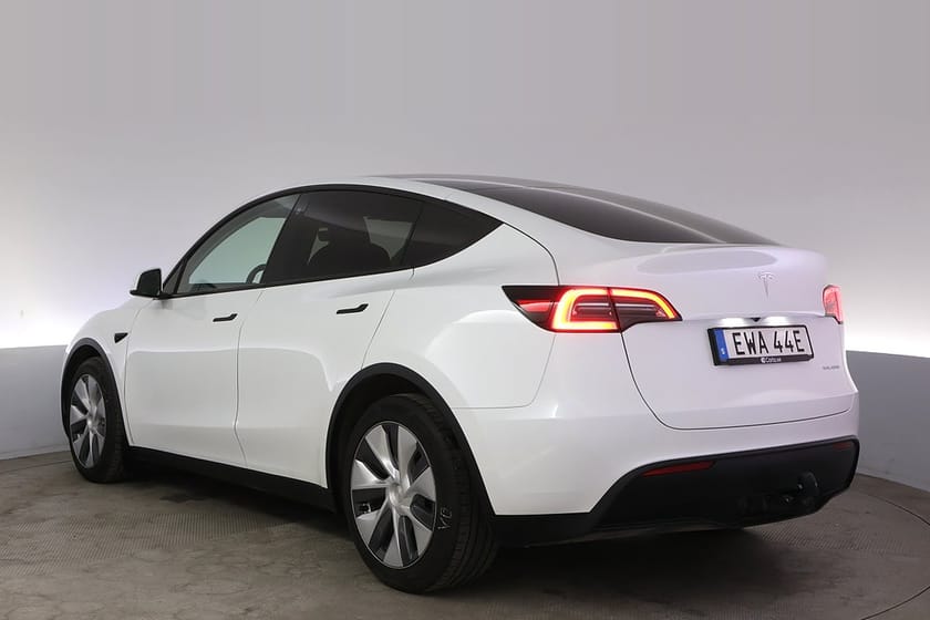 Bild 4 av Tesla Model Y Long Range AWD Autopilot Pano Drag