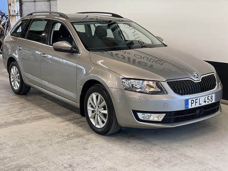 Škoda Octavia Kombi Skoda 1,0 TSI 115hk Drag Värmare CarPlay Nyservad