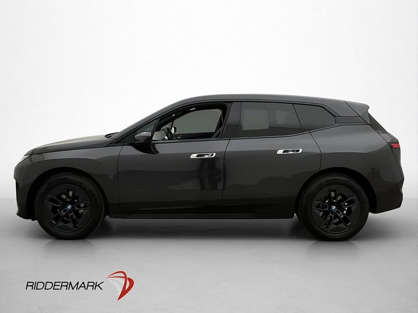 Bild 5 av BMW iX xDrive40 Skylounge Luftfjä Soft Close Laser H/K Drag