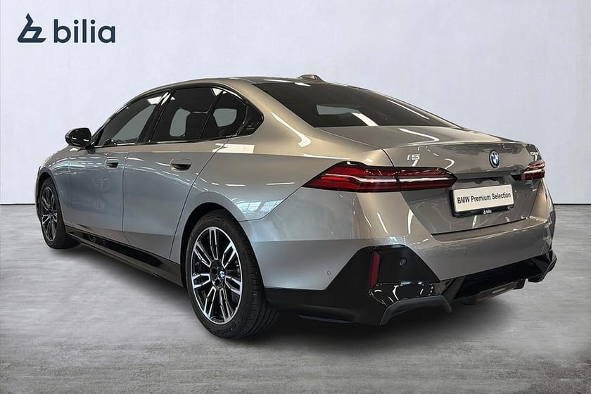 Bild 2 av BMW i5 xDrive40 Sedan xDrive 40 M-sport | H&K | Drag | Aktiv farth.