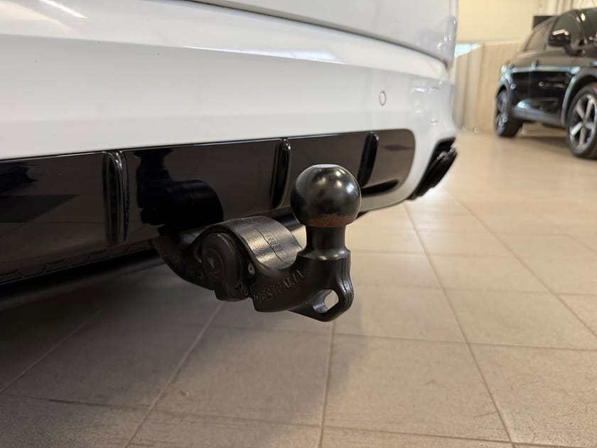 Bild 5 av Porsche Cayenne E-Hybrid Sport Design/HUD/Bakaxelstyrning/Bose/22"