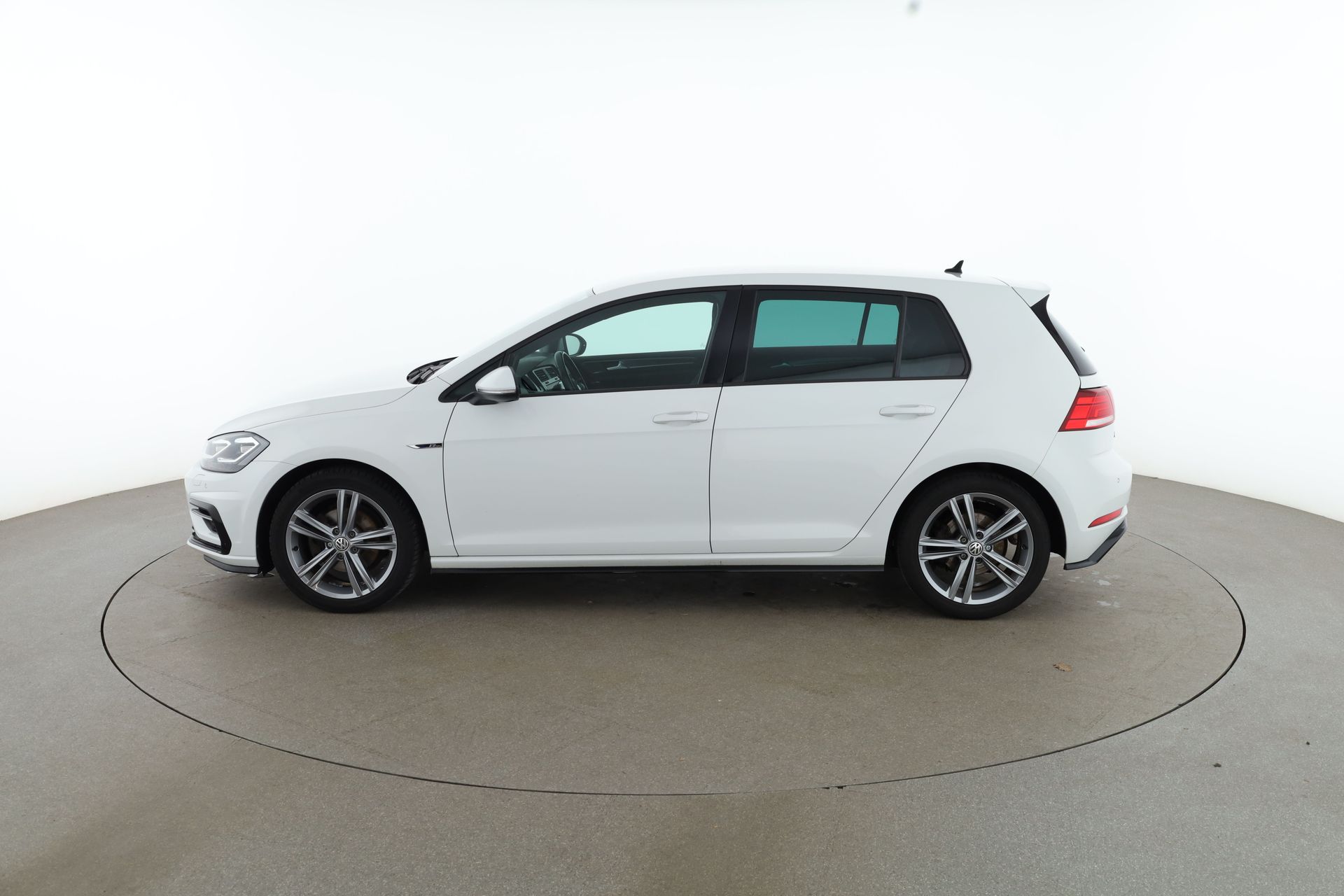 Volkswagen Golf 1.5 TSI R-Line / PDC 2019, bild 2/10