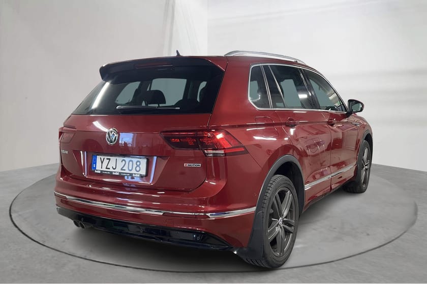Bild 3 av Volkswagen Tiguan 2.0 TDI 4M 190hk R-Line Cockpit Pano Värmar