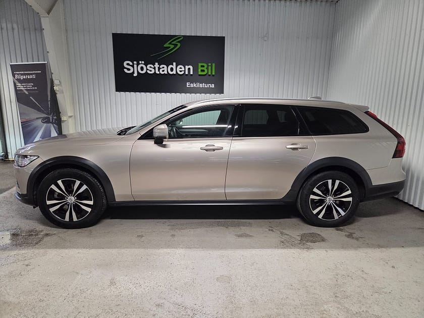 Bild 2 av Volvo V90 Cross Country B4 AWD Automat Bränslevärmare Dragkrok Backkamera