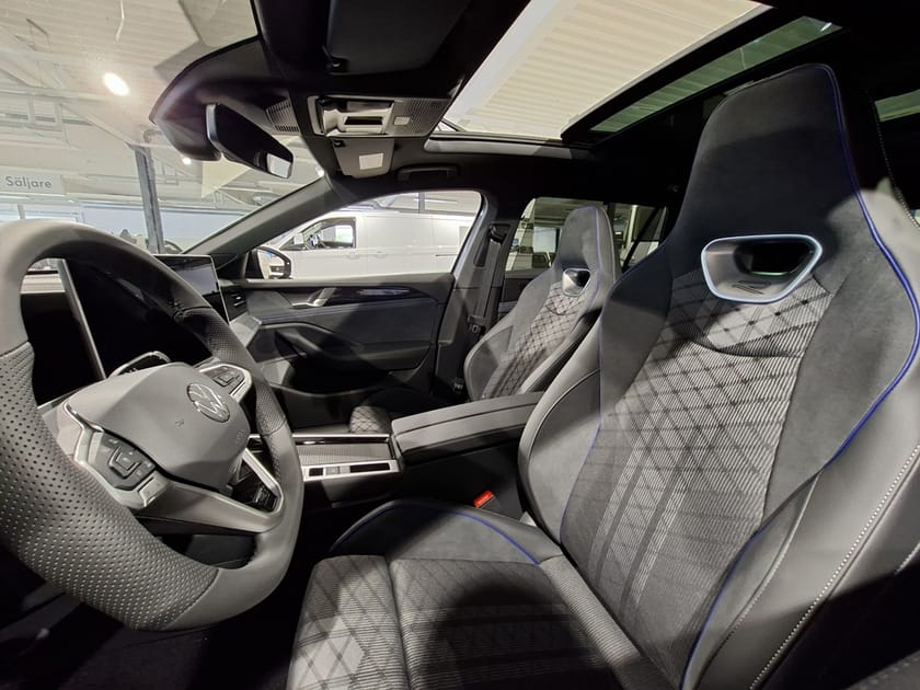 Bild 4 av Volkswagen Passat Variant eHybrid 272 DSG6 R-Line Drag/Värmare