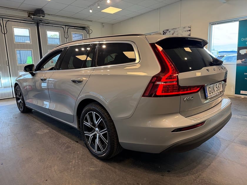 Bild 3 av Volvo V60 B4 Mildhybrid Core Drag Värmare Gps Skinn Moms 197hk