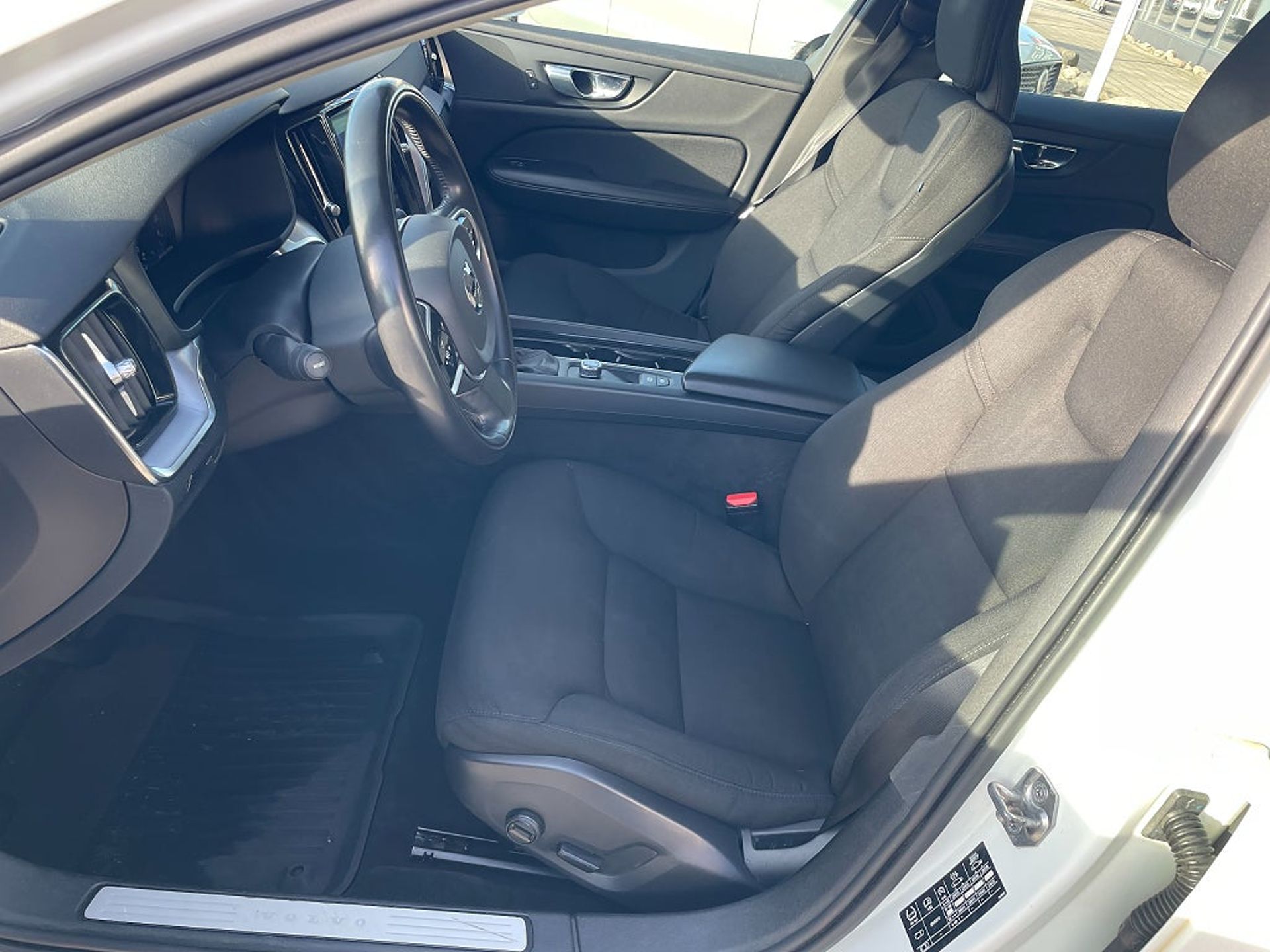 Volvo V60 D3, AU, Momentum, PDC, Värmare 2020, bild 7/28