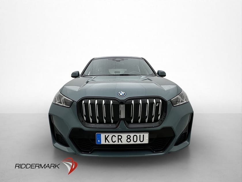 Bild 3 av BMW iX1 xDrive30 M Sport Kamera Drag Alcantara Wide CarPlay