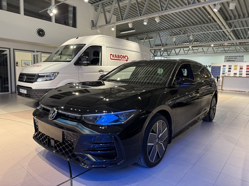 Bild 1 av Volkswagen Passat Variant eHybrid 272 DSG6 R-LINE
