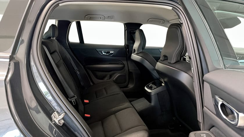 Bild 5 av Volvo V60 T6 Momentum AWD  / Drag / Adaptiv Farthållare