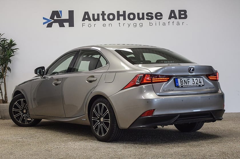 Bild 2 av Lexus IS 300h Executive Nyservad Svensksåld