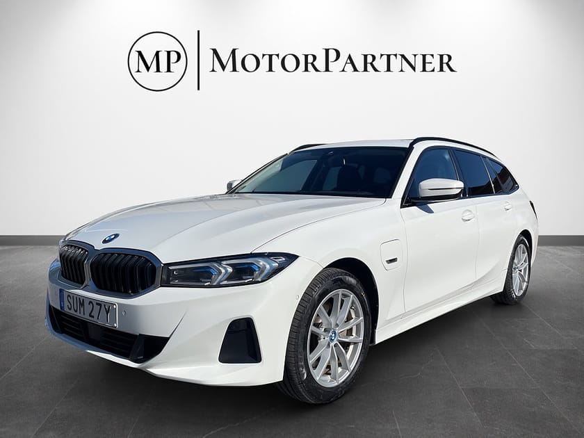 Bild 4 av BMW 330e xDrive Touring Drag HUD Kamera Widescreen Halv-Skinn MOMS