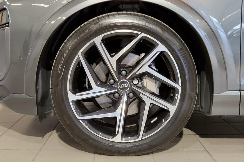 Bild 3 av Audi Q6 e-tron quattro S line | | 288 hk | 360° vy | Navi