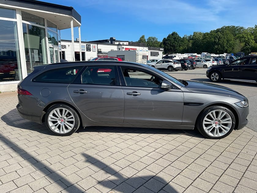 Bild 4 av Jaguar XF 25d Sportbrake AWD 240 hk