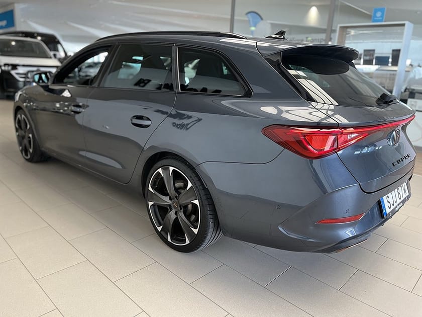 Bild 4 av CUPRA Leon Sportstourer e-Hybrid VZ e-Hybrik DSG 245hk|Drag|B-kamera|Car-play