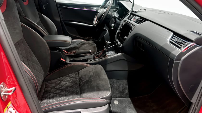 Bild 3 av Škoda Octavia Kombi RS 2.0 TSI 245HK DRAG VÄRMARE COCKPIT
