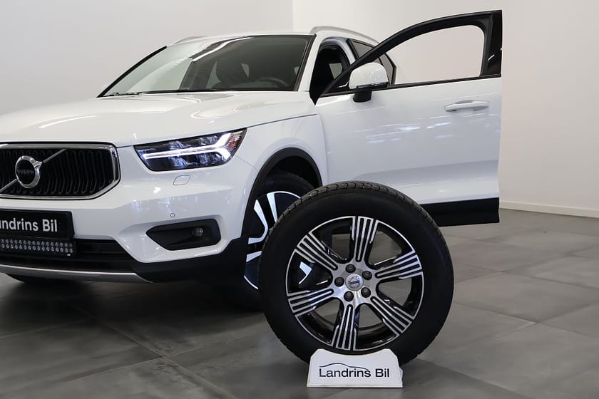 Bild 2 av Volvo XC40 B4 AWD Momentum Advanced SE Drag H/K V-Hjul Värm BLIS