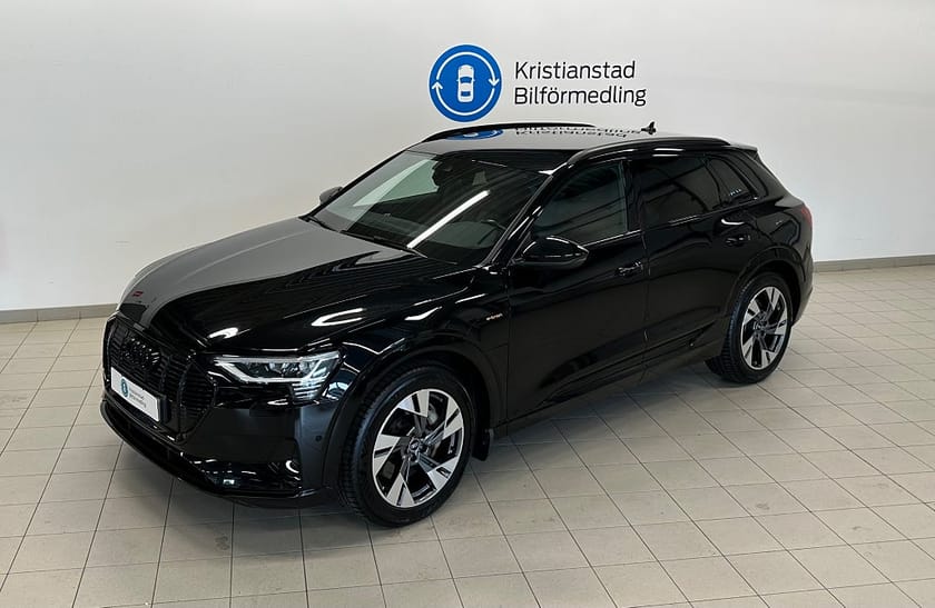 Bild 3 av Audi e-tron 55 quattro Navigation Svart Optikpaket Cockpit