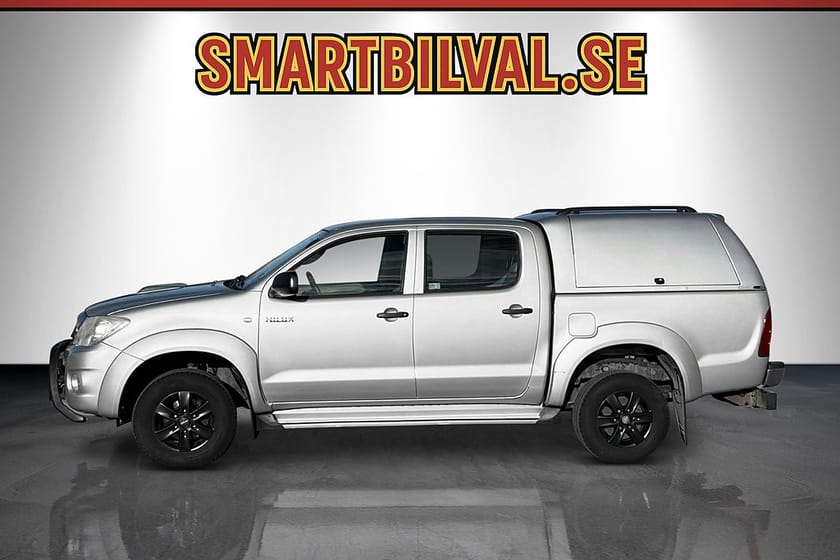 Bild 3 av Toyota Hilux Dubbelhytt 2.5 4x4 Black Edition Kåpa Drag